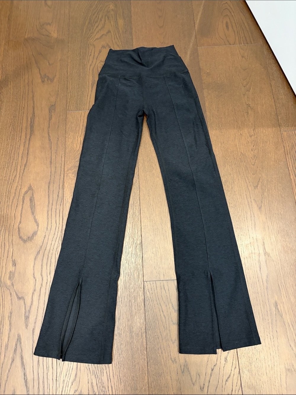 Beyond Yoga Black Flare leggings Small
